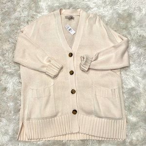 Cream colored boyfriend cardigan with tortoiseshell buttons. Loft.